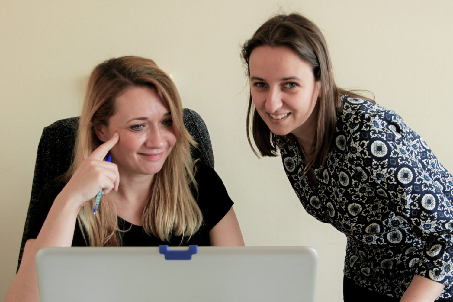 Maria Wojtacha i Joanna Malec w biurze IB Polska - pracują nad koncepcją Centrum Wielokulturowego w Krakowie