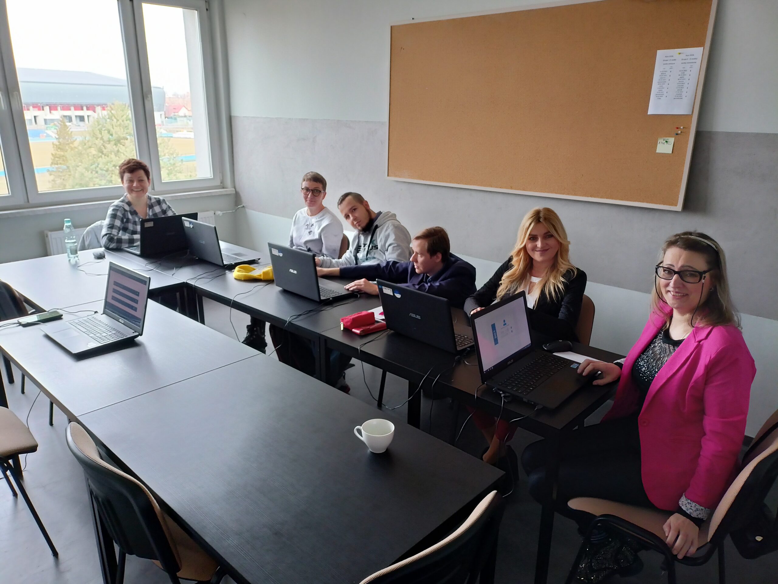 Bez przeszkód - zajęcia komputerowe z uczestnikami - egzamin zaliczeniowy w IB Polska w Tychach