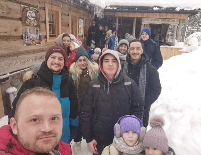 Zdjęcie przedstawia uczestników wycieczki w Zakopanem.