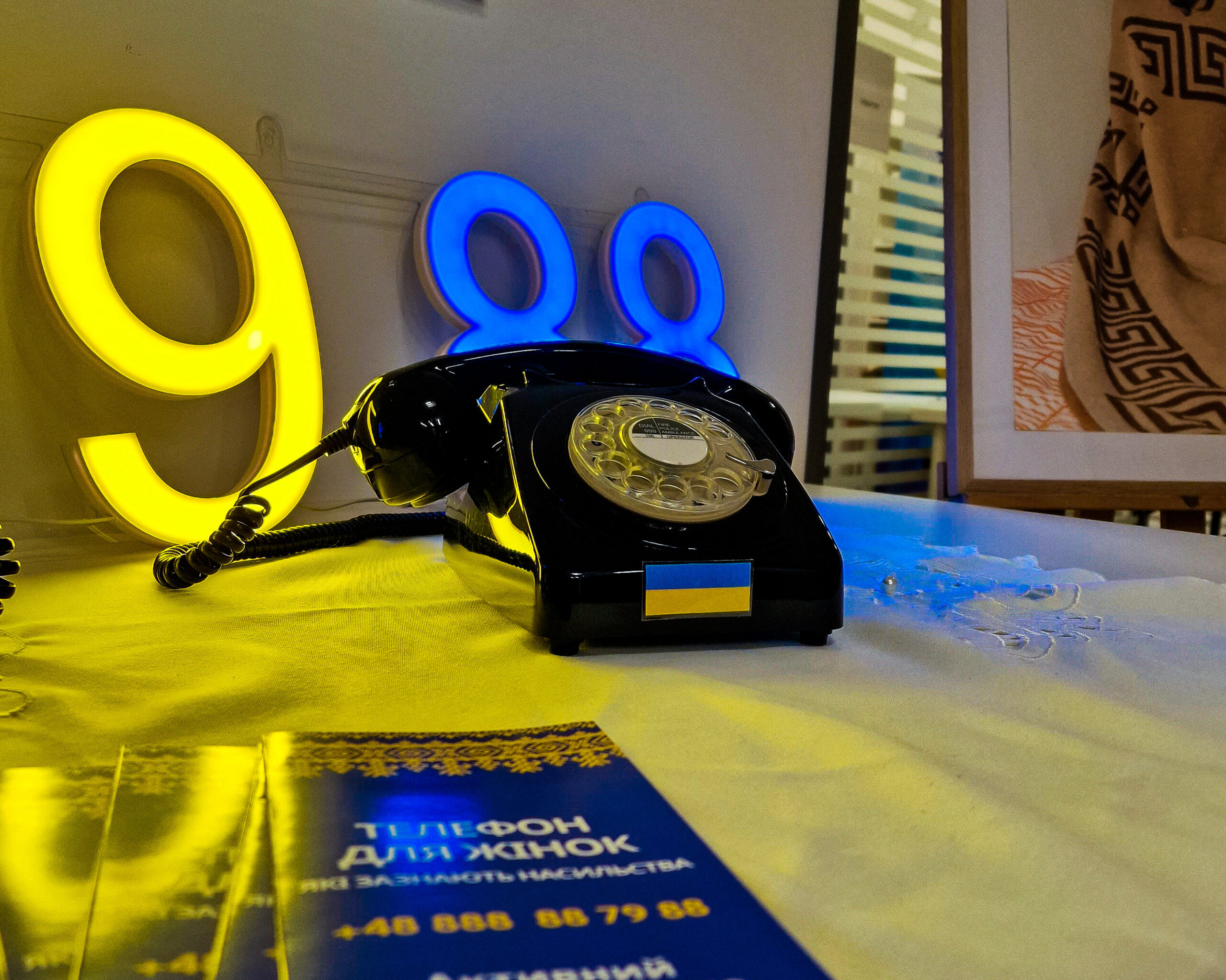 Mobilna wystawa Fundacji Feminoteka w Krakowie by wspierać ofiary przemocy