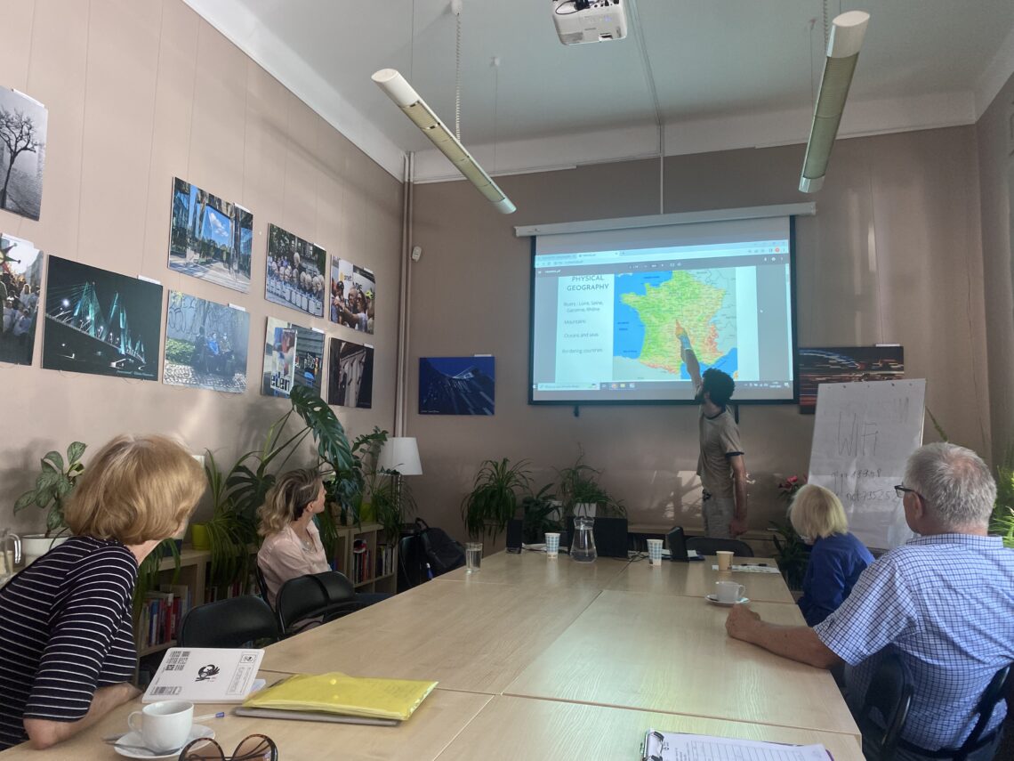 Aurelien z Francji opowiadał seniorom o francuskiej różnorodności