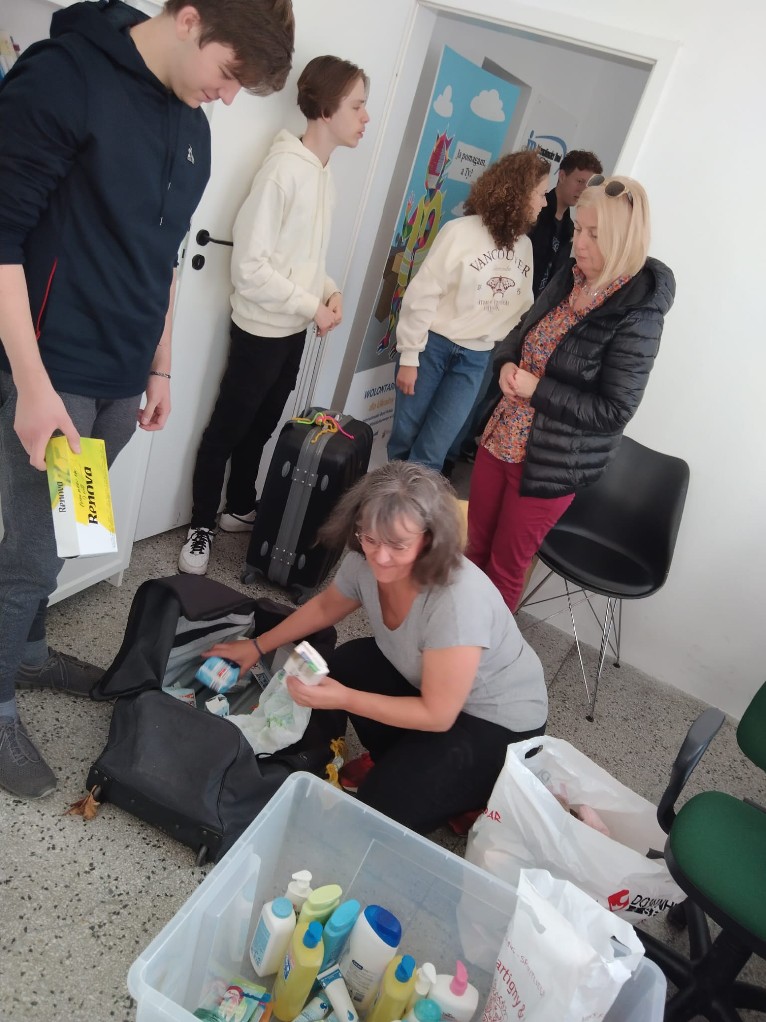 Uczniowie z Francji przywieźli dary dla osób uciekających z Ukrainy!