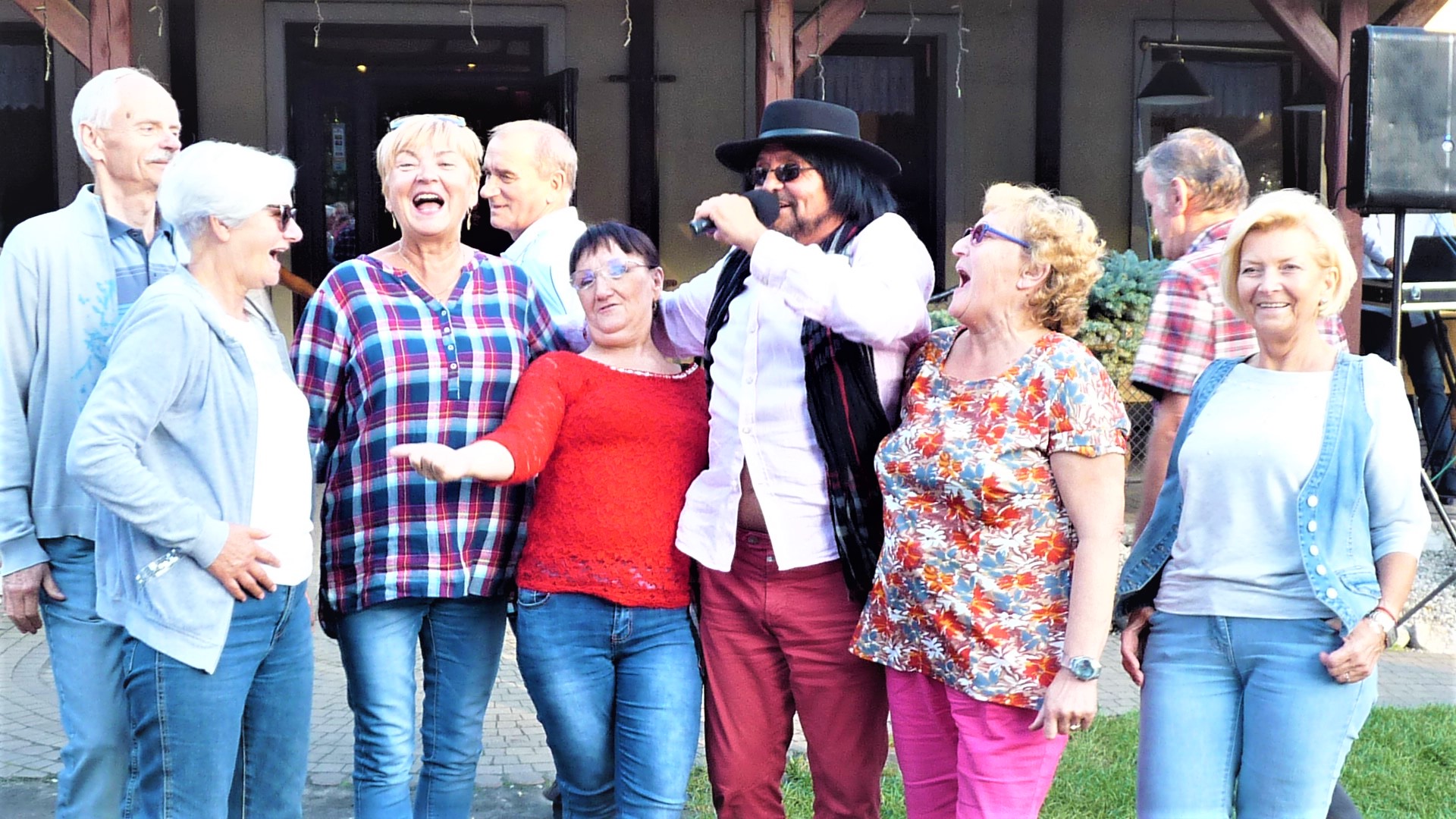 Sześć godzin tańca i śpiewu