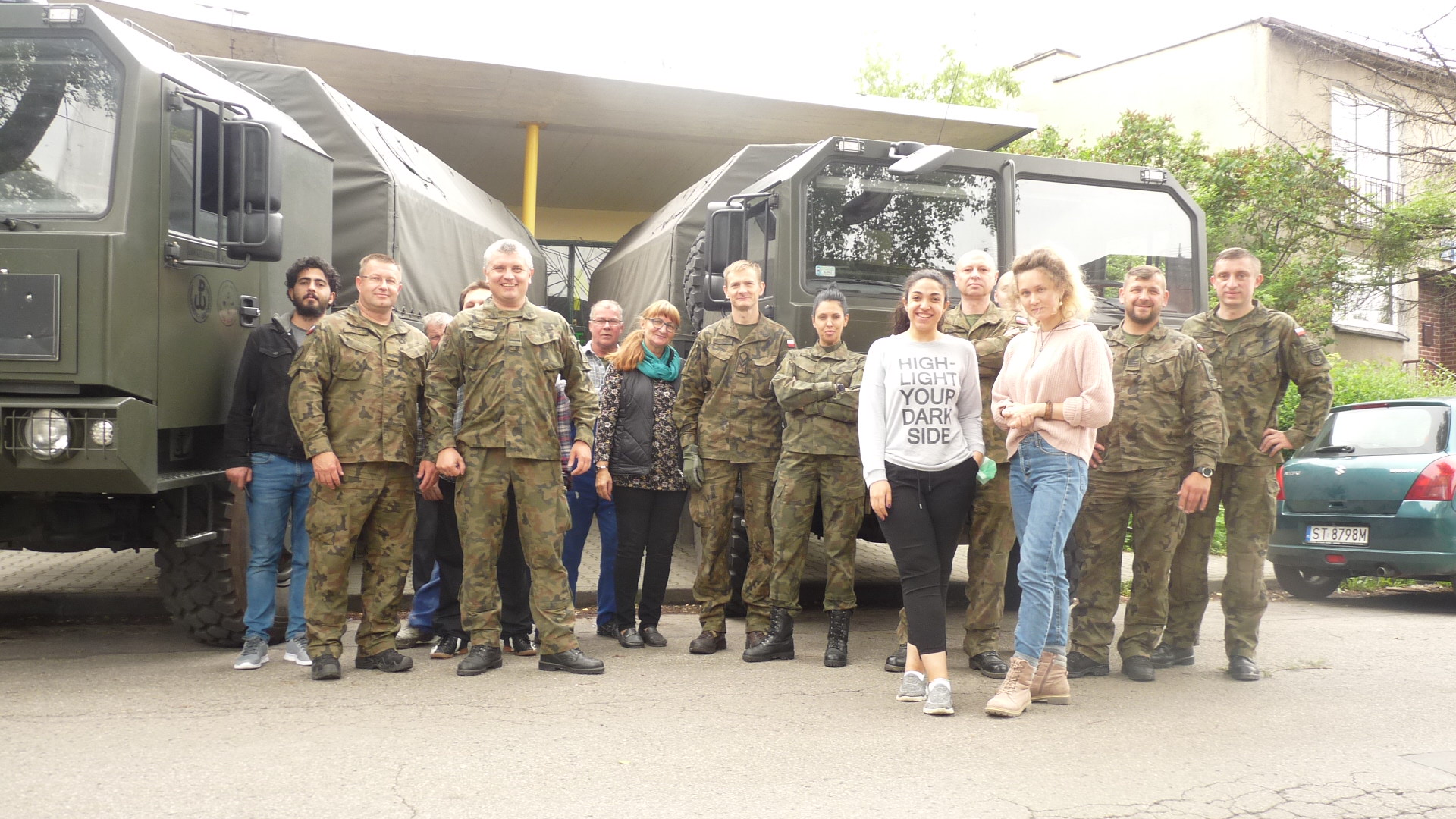 Wojsko i zagraniczni wolontariusze z Europejskiego Korpusu Solidarności pomagali w Banku żywności