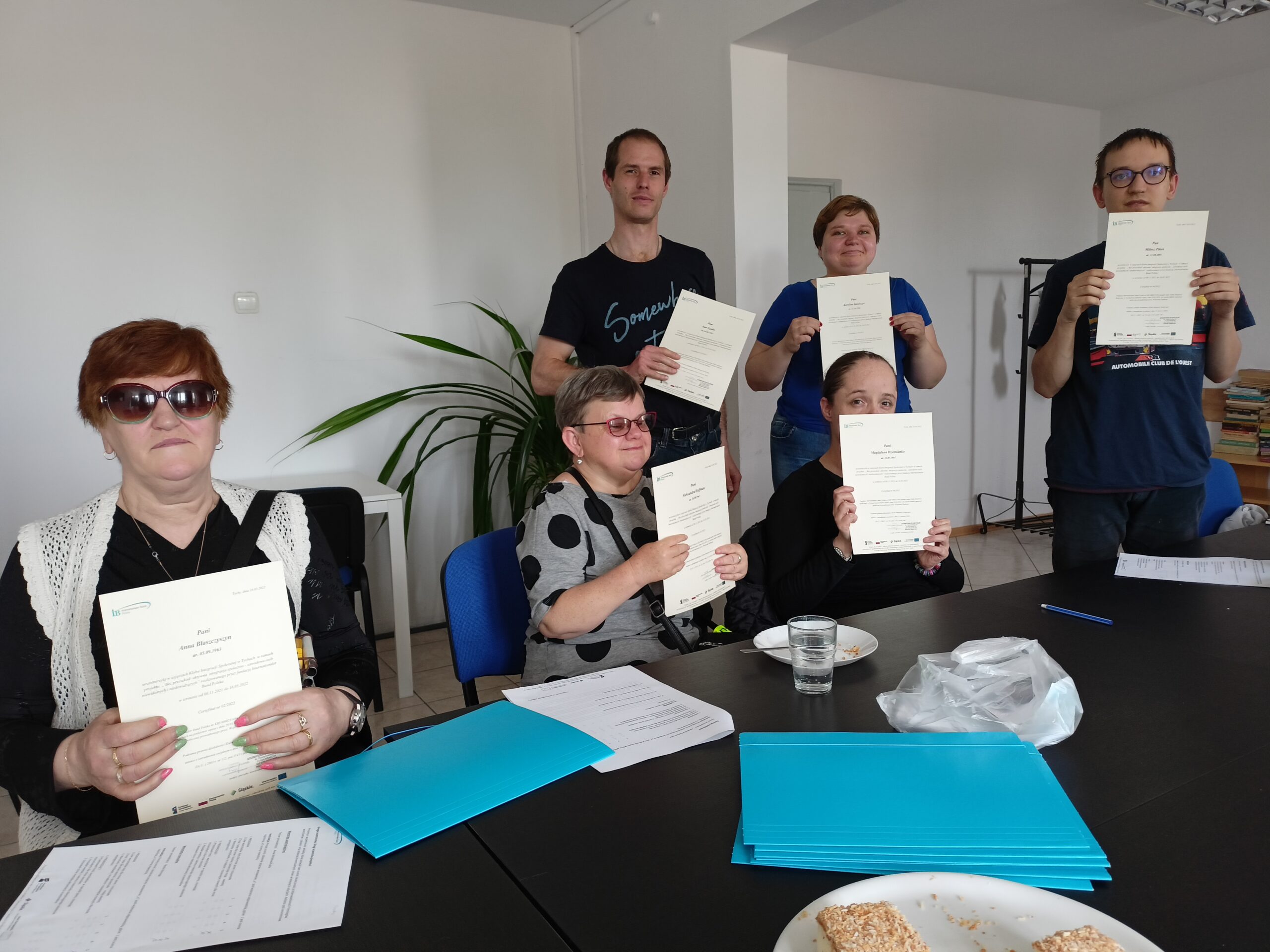 Pierwsza grupa uczestników Klubu Integracji Społecznej w Tychach zakończyła zajęcia