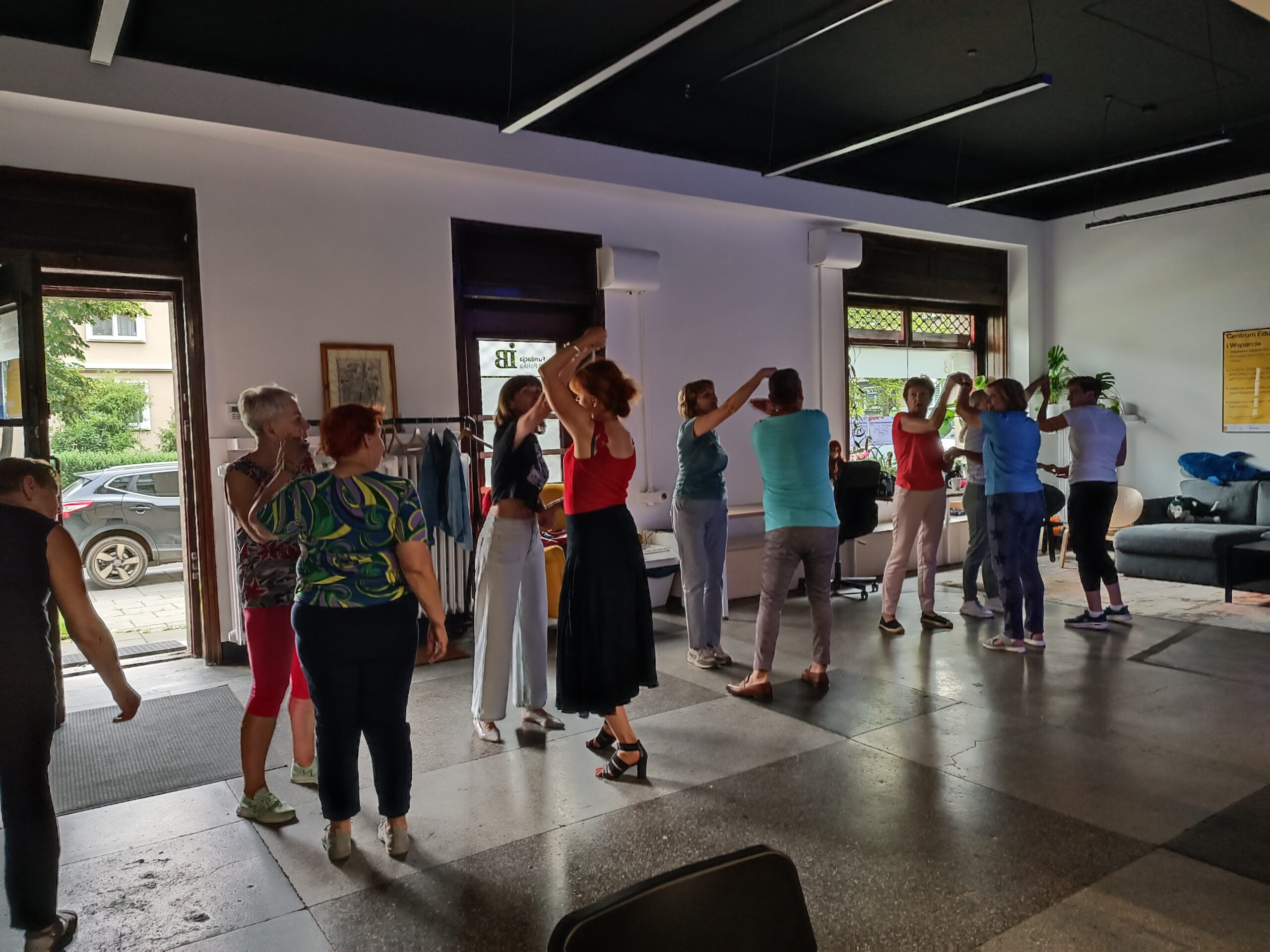 Zanurz się w rytmach latino w Centrum Edukacji i Wsparcia!