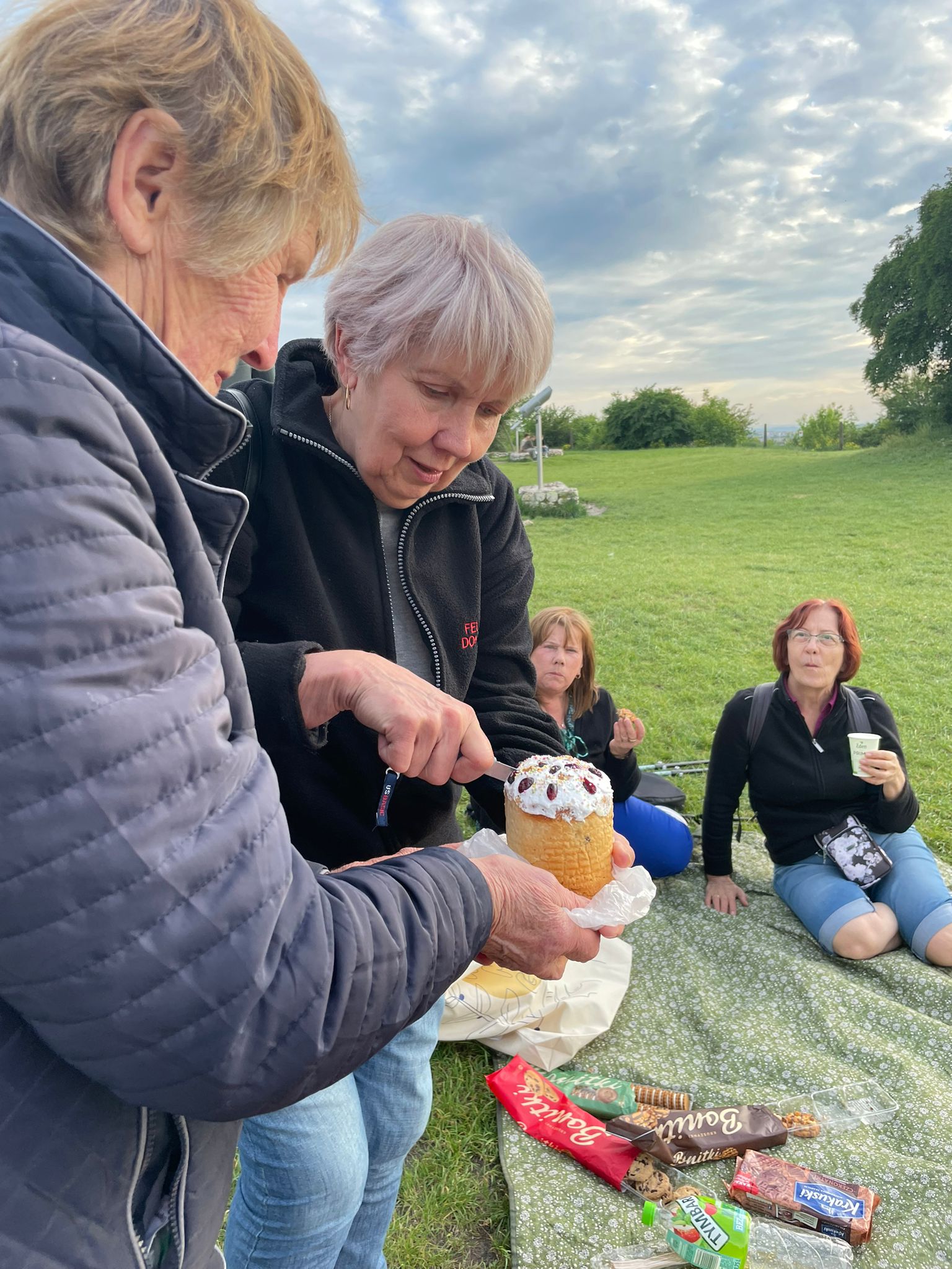 Międzypokoleniowy i międzynarodowy spacer z finałem na Kopcu Kraka!
