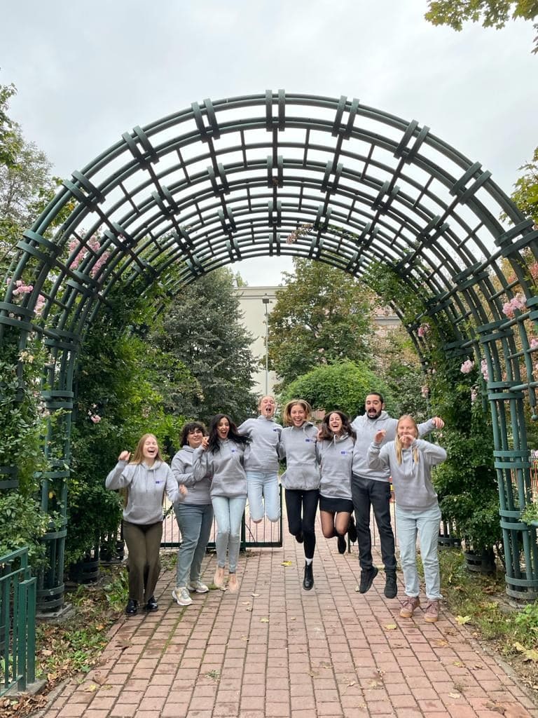 Nasi nowi wolontariusze już pomagają w lokalnych szkołach!