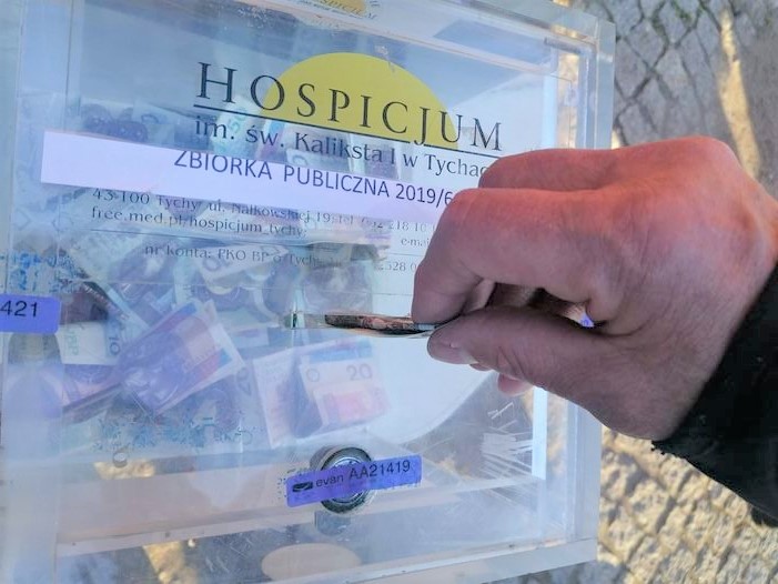 Wolontariusze wsparci kwestę na rzecz hospicjum w Tychach