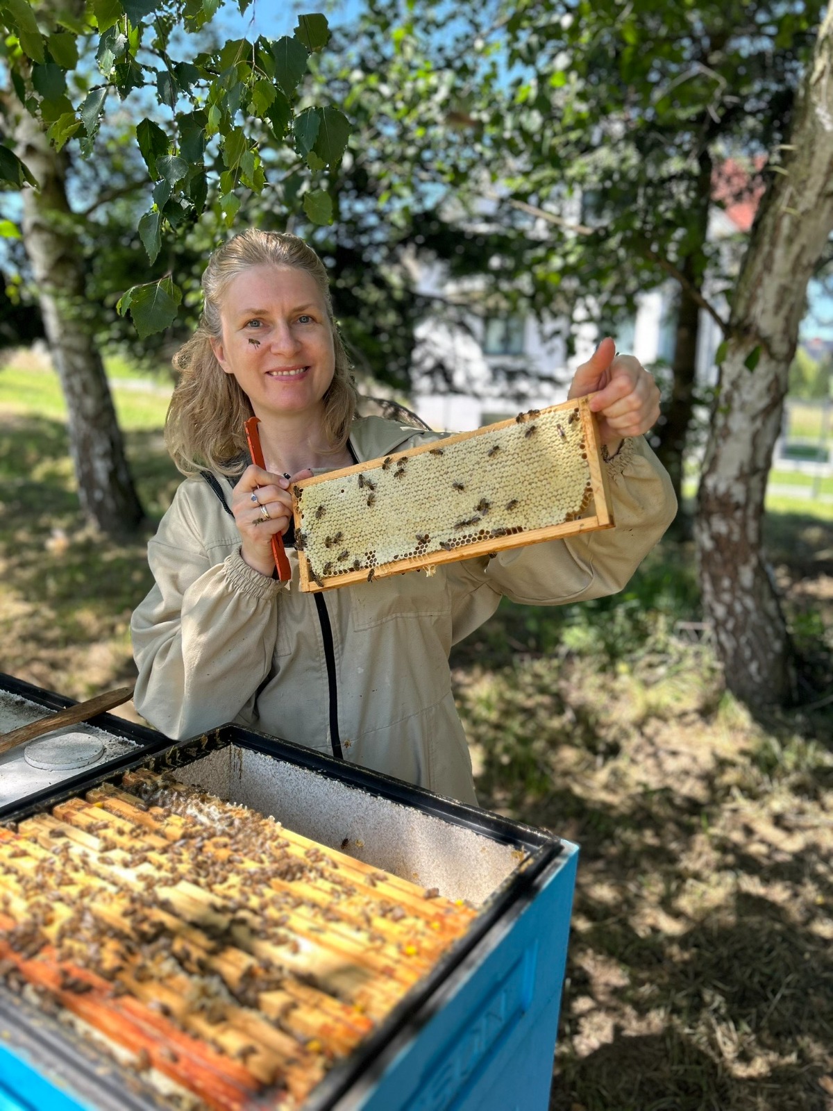 Co bzyczy na łące? Warsztaty dla małych i dużych nas temat owadów zapylających.