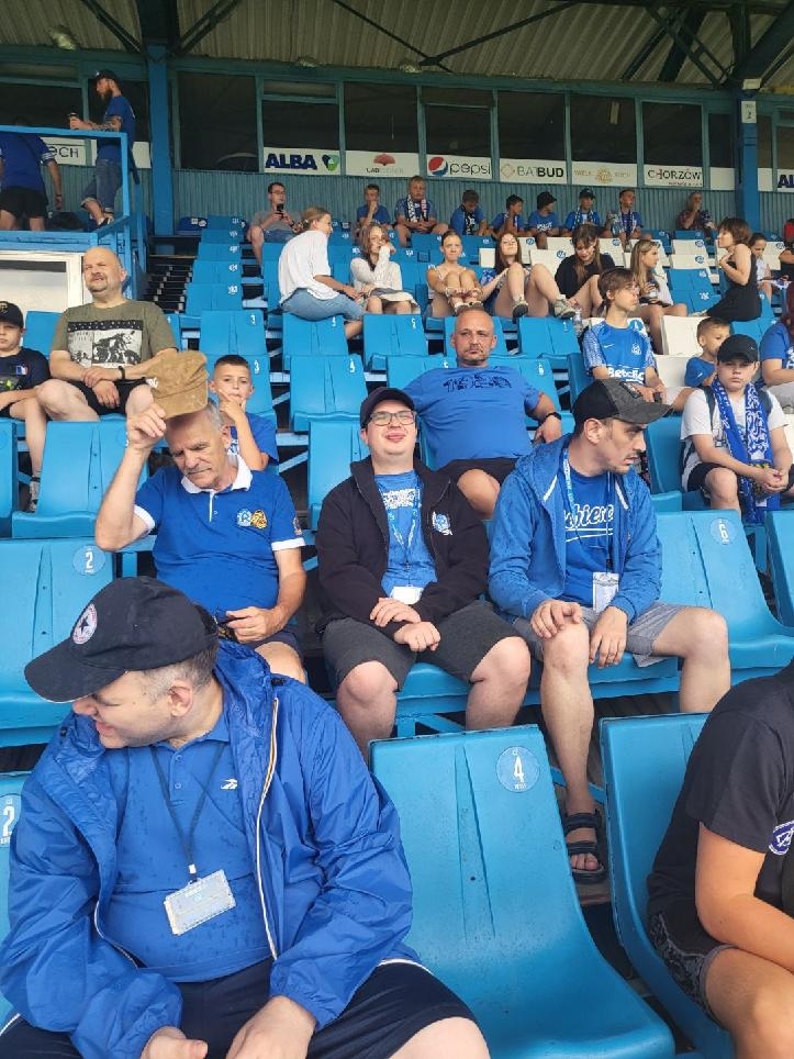 Pan Ryszard i Grzegorz kibicują na stadionie!