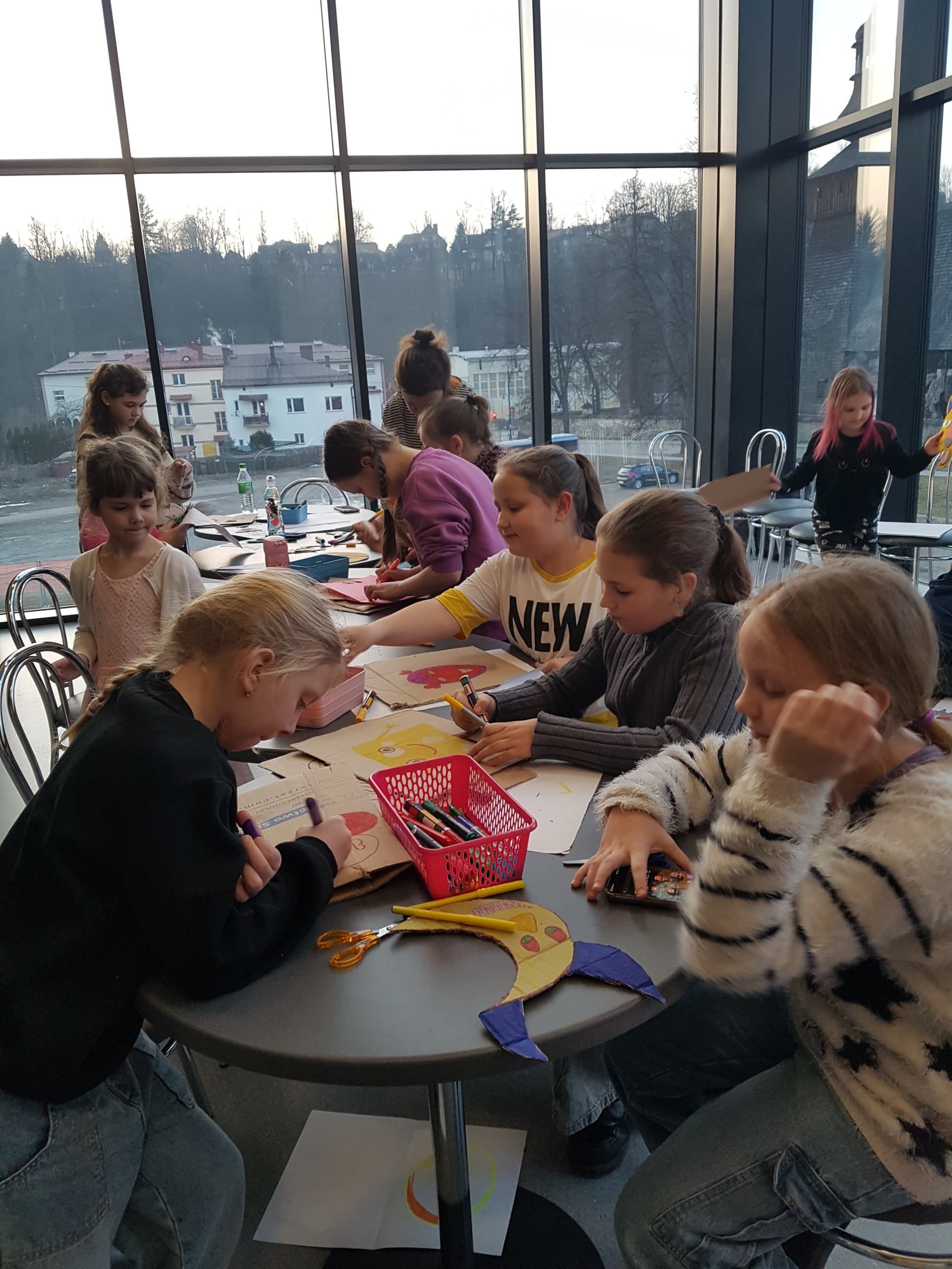 Warsztaty artystyczne w Rabce-Zdroju – wsparcie, które dociera dalej