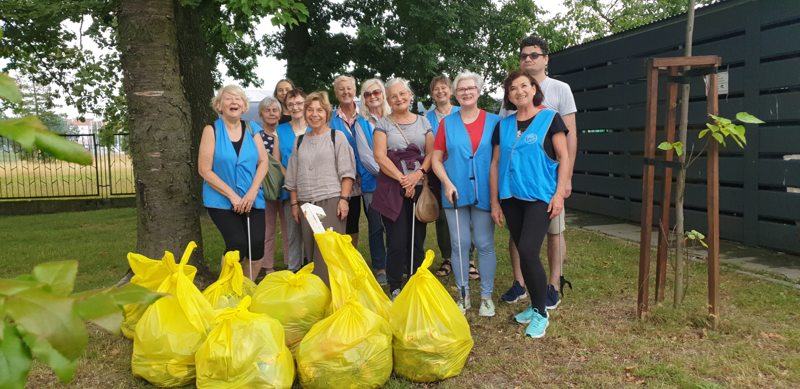 Bajkowy wolontariat, spotkanie klubu i międzypokoleniowe sprzątanie – lipiec w Tyskim Centrum Wolontariatu