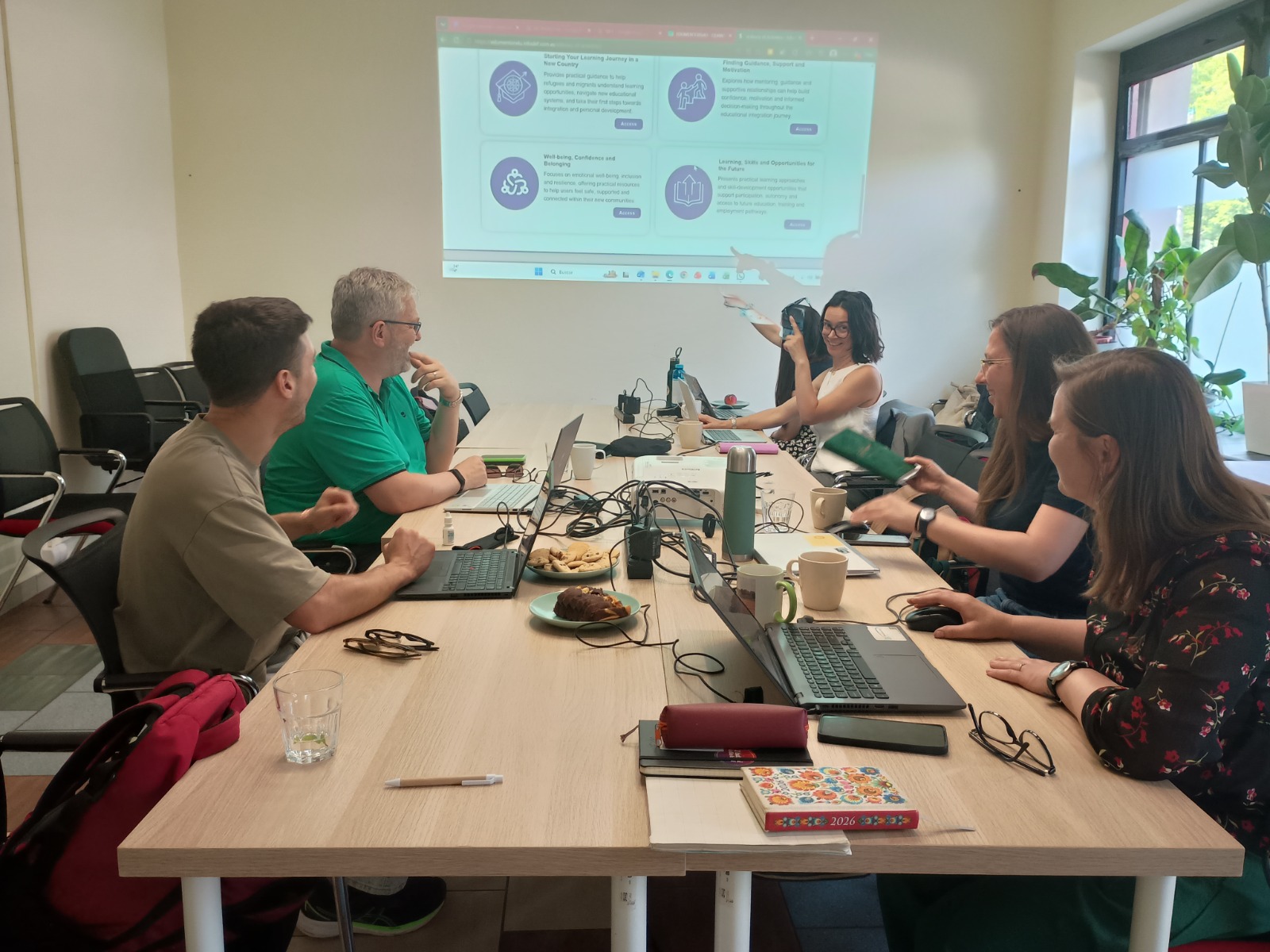 Partnerzy z projektu EDUMENTORS4U na spotkaniu roboczym w naszej siebie w Nowej Hucie!